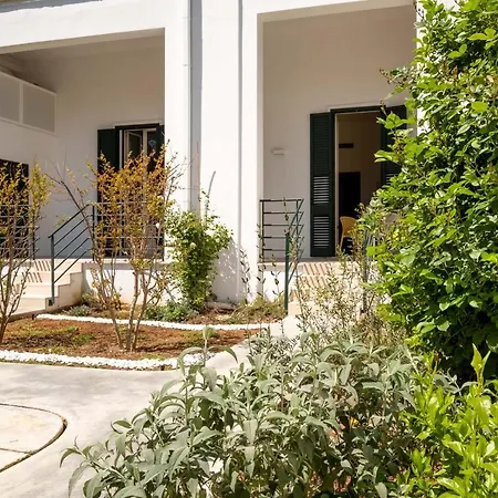Pigro Bed Rooms With Garden By Sit דירה לצ'ה